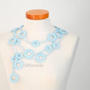 Crochet circle necklace, light blue, N399