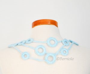 Crochet circle necklace, light blue, N399