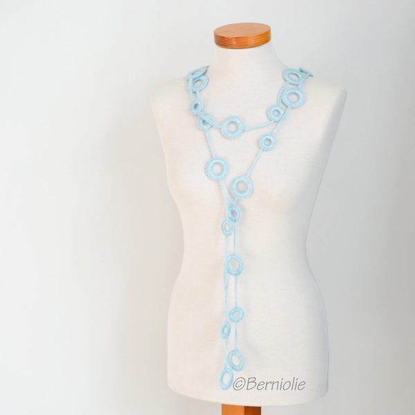 Crochet circle necklace, light blue, N399