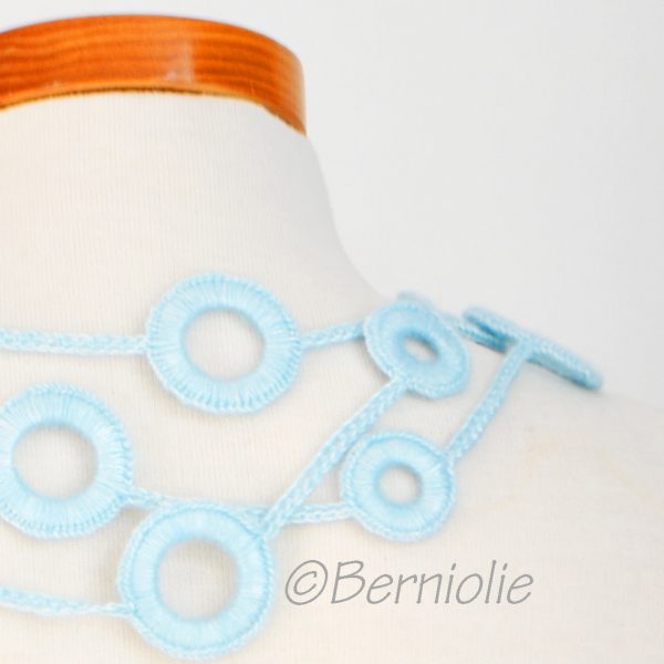 Crochet circle necklace, light blue, N399