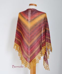 Knitted shawl with golden crochet lace trim, N277
