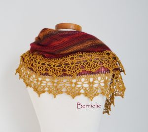 Knitted shawl with golden crochet lace trim, N277